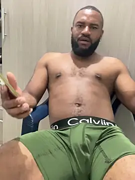 Snapshot of el_guille1 chatting on 02-26-26, 12:42 el guille1 online show from 02-26-26, 12:42