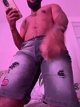 Snapshot of el_guille1 chatting on 03-06-26, 08:16 el guille1 online show from 03-06-26, 08:16