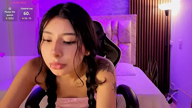 chloe bluee  online show from 04-09-26, 10:53