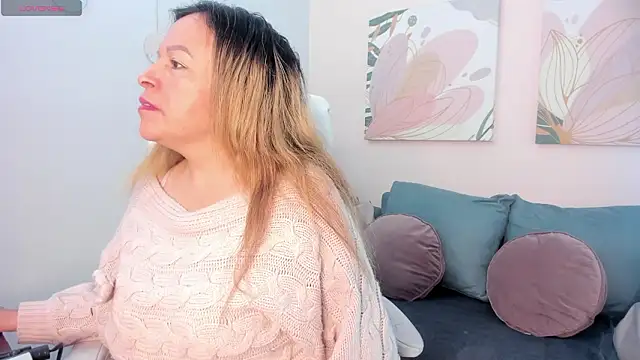 Ivonne 4 online show from 03-04-26, 12:44