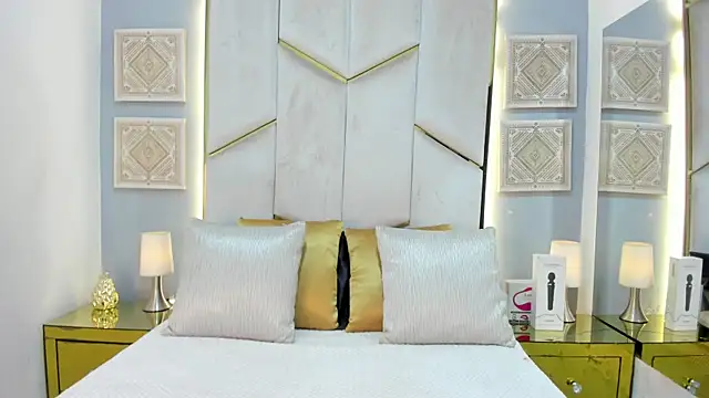 KarinaaCoxx online show from 04-15-26, 12:56