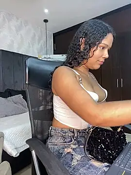 Miaafoxx   online show from 03-26-26, 07:41