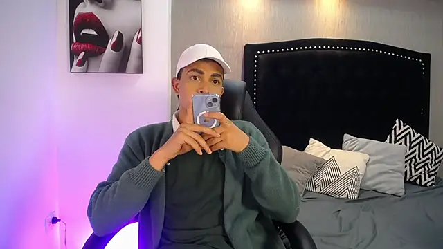 NewYoungHot online show from 04-09-26, 08:14