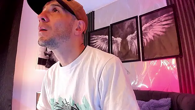 Milanwhite  online show from 03-06-26, 11:39