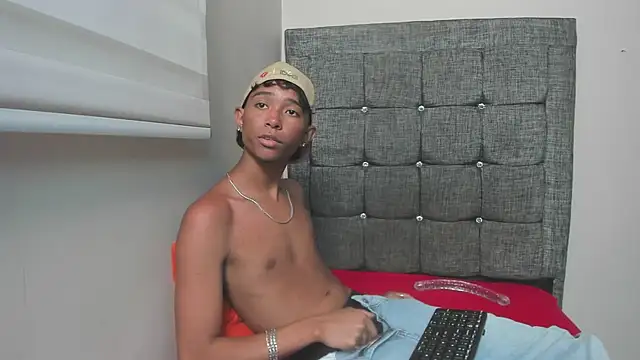 Little Twink19x online show from 02-25-26, 07:23