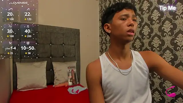 Snapshot of Little_Twink19x chatting on 05-12-26, 07:11 Little Twink19x online show from 05-12-26, 07:11