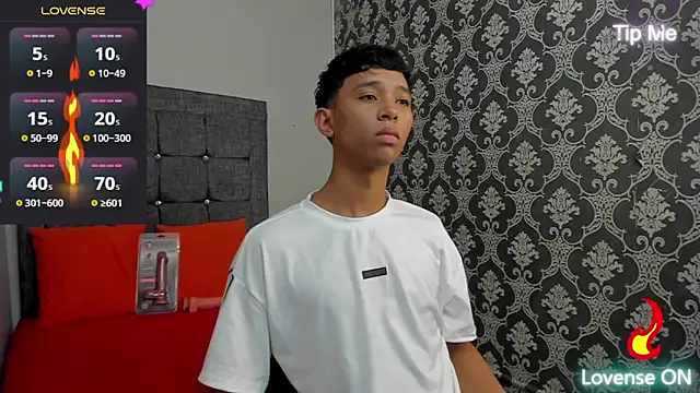 Snapshot of Little_Twink19x chatting on 06-08-26, 07:25 Little Twink19x online show from 06-08-26, 07:25