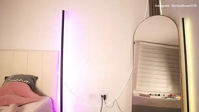 Snapshot of monicaflowerr chatting on 05-14-26, 08:04 monicaflowerr online show from 05-14-26, 08:04