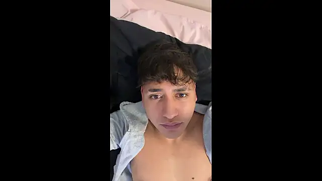 Snapshot of Alejandroml2 chatting on 03-13-26, 12:06 Alejandroml2 online show from 03-13-26, 12:06