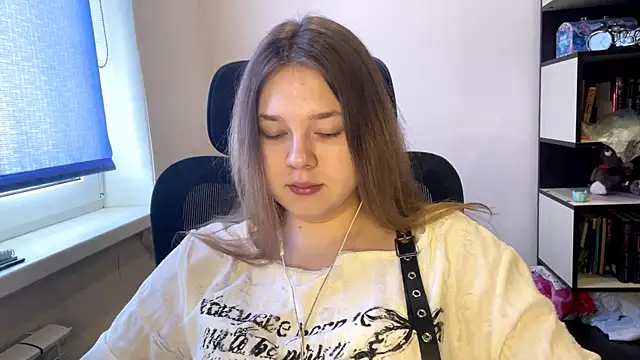 TomikoPfau online show from 03-24-26, 07:46