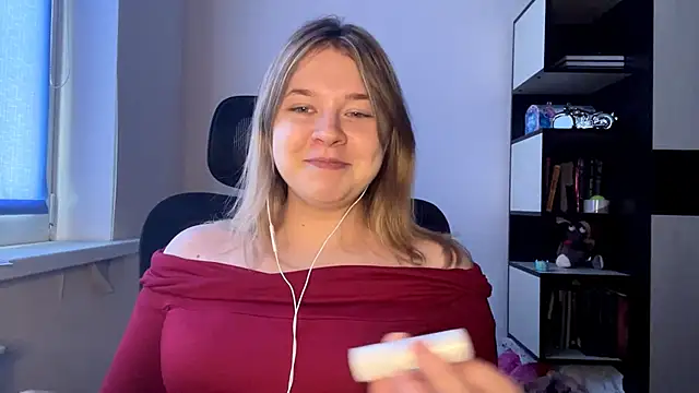 TomikoPfau online show from 04-21-26, 07:36