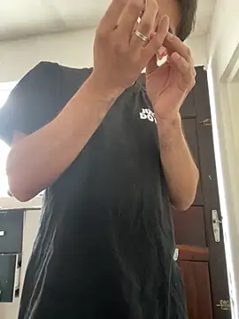 Exclusiveboy69 online show from 04-21-26, 01:17