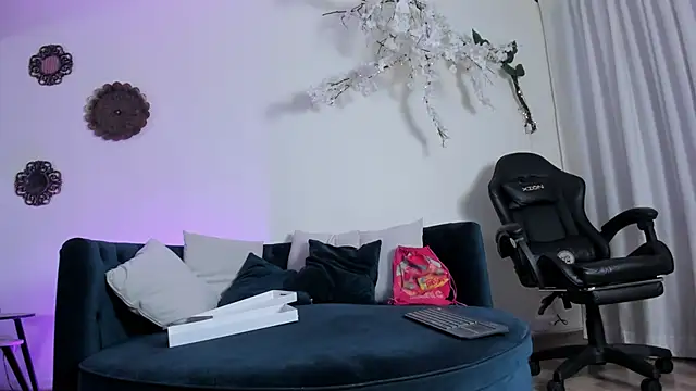 Madisson Edwards online show from 03-11-26, 01:39