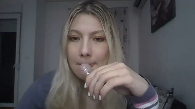 Foxy Bright online show from 03-19-26, 07:29