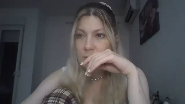 Foxy Bright online show from 03-23-26, 07:07