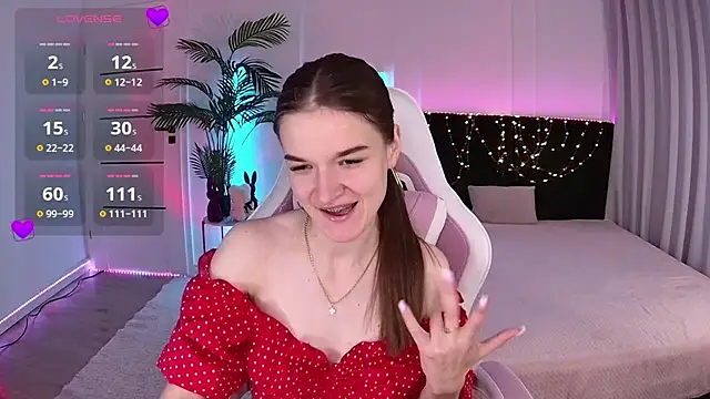Snapshot of Ann_Wood chatting on 05-19-26, 02:12 Ann Wood online show from 05-19-26, 02:12