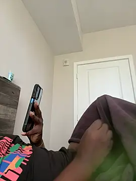 Snapshot of makeherfeelg chatting on 03-25-26, 02:01 makeherfeelg online show from 03-25-26, 02:01