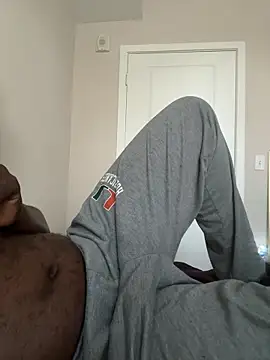 Snapshot of makeherfeelg chatting on 03-26-26, 01:06 makeherfeelg online show from 03-26-26, 01:06