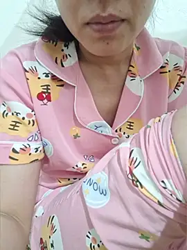 Snapshot of kieuqueen92 chatting on 03-23-26, 02:54 kieuqueen92 online show from 03-23-26, 02:54