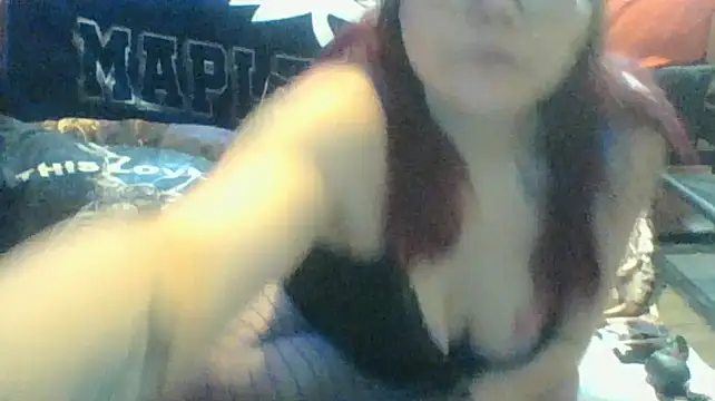 Snapshot of Sexymilf6992 chatting on 04-02-26, 11:46 Sexymilf6992 online show from 04-02-26, 11:46