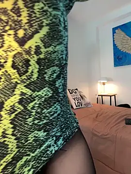 Viictoria-Jones online show from 04-14-26, 10:10