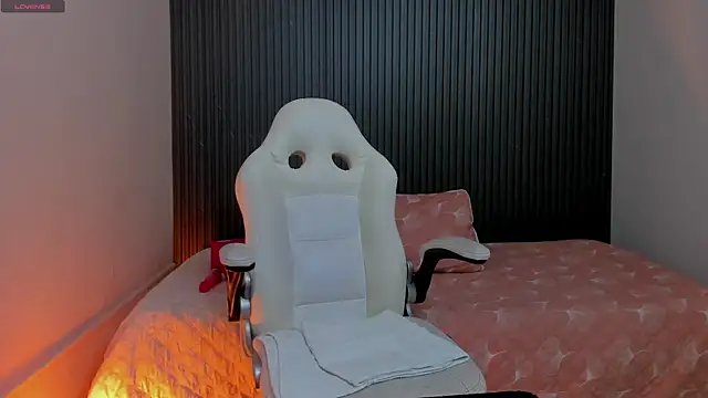 karola cute  online show from 04-21-26, 10:21