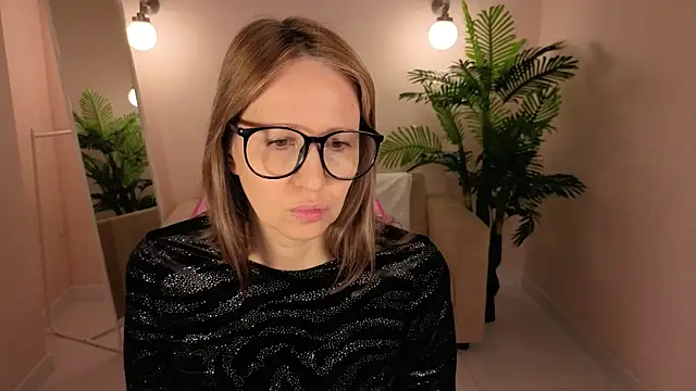 Elizabeth Andersonn online show from 04-20-26, 01:08