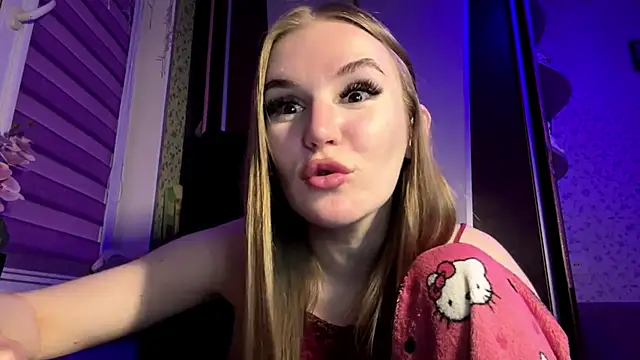 Snapshot of TinyTifa chatting on 03-06-26, 03:52 TinyTifa online show from 03-06-26, 03:52