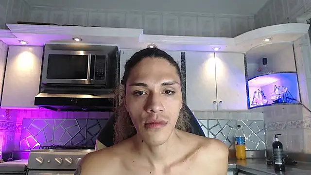 CrisOzzz online show from 04-12-26, 06:35