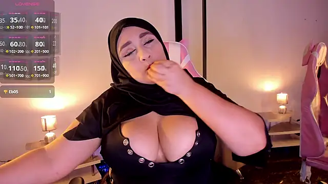 HijabiMilff online show from 05-12-26, 03:31