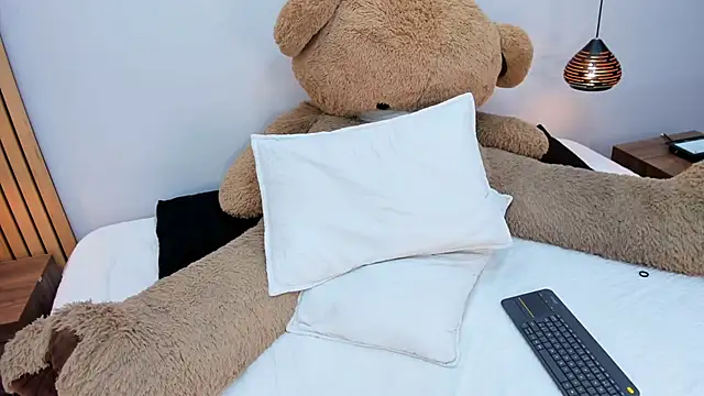 SusiMendez online show from 03-08-26, 02:04