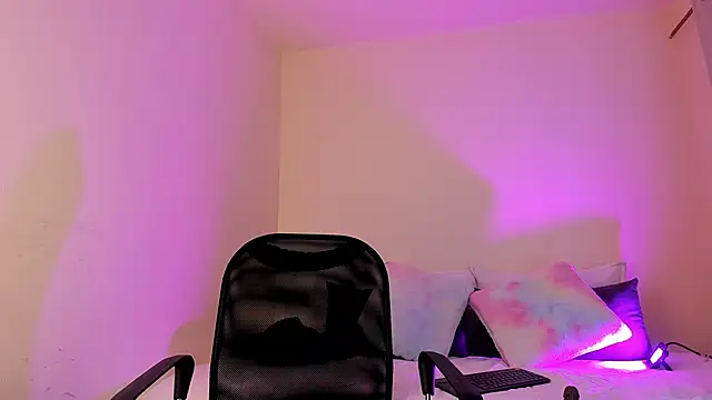 MIAA ROBERTSS online show from 04-17-26, 06:05