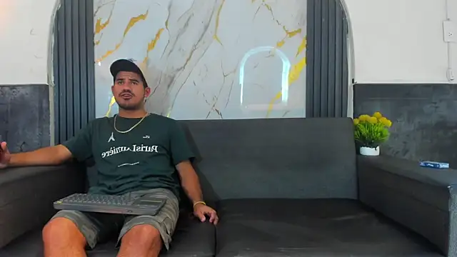 Latins on fire online show from 04-19-26, 07:49