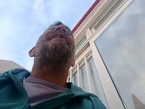Snapshot of stud2512 chatting on 05-11-26, 05:57 stud2512 online show from 05-11-26, 05:57