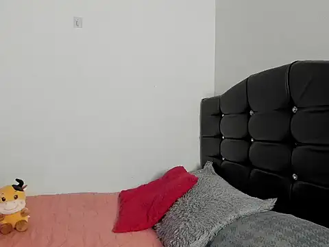 LatinaQueen23 online show from 03-06-26, 01:51