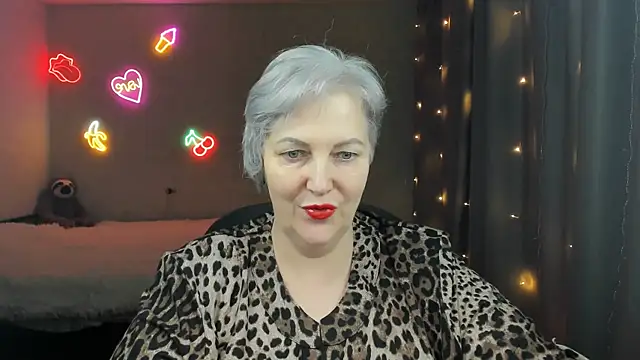 Mary-Leee online show from 03-10-26, 05:40
