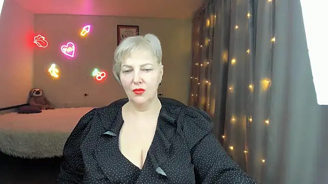 Snapshot of Mary-Leee chatting on 05-02-26, 05:40 Mary-Leee online show from 05-02-26, 05:40