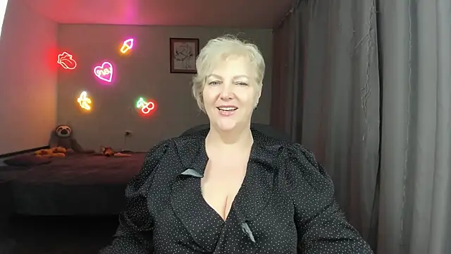 Snapshot of Mary-Leee chatting on 06-03-26, 06:13 Mary-Leee online show from 06-03-26, 06:13