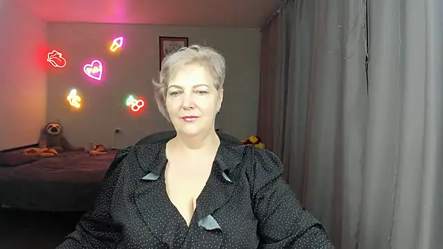 Snapshot of Mary-Leee chatting on 06-05-26, 08:03 Mary-Leee online show from 06-05-26, 08:03