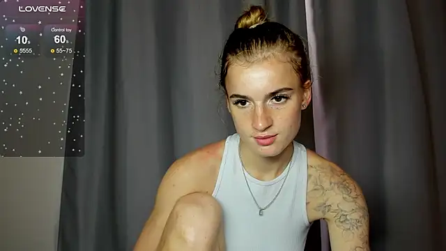 Snapshot of Stacey_Brow chatting on 08-06-26, 01:51 Stacey Brow online show from 08-06-26, 01:51