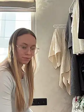 Snapshot of Vikkie_seXyGiiiirl_XoXo chatting on 03-04-26, 12:22 Vikkie seXyGiiiirl XoXo online show from 03-04-26, 12:22