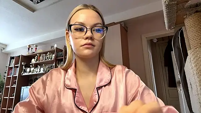 MiaCashe online show from 03-08-26, 09:02