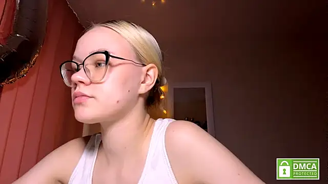 MiaCashe online show from 05-10-26, 03:28