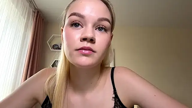 MiaCashe online show from 05-27-26, 12:13