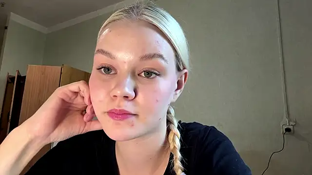 MiaCashe online show from 07-20-26, 01:13