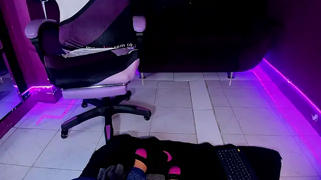 Alana uwu online show from 02-25-26, 11:42