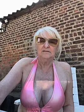 Heidiblueeyes online show from 05-28-26, 01:19