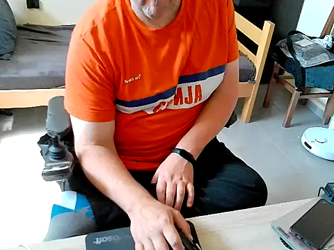 Snapshot of pozitiva000 chatting on 06-30-26, 01:23 pozitiva000 online show from 06-30-26, 01:23