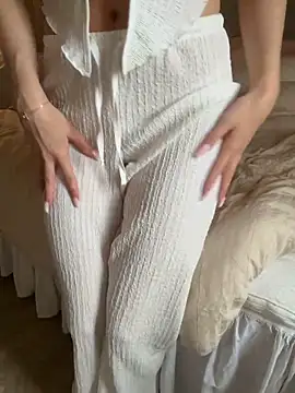 Snapshot of emspett08 chatting on 06-08-26, 06:19 emspett08 online show from 06-08-26, 06:19
