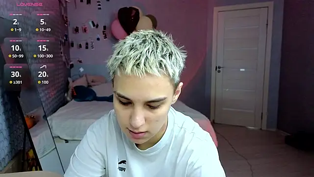 LuxuryLoverss online show from 04-11-26, 11:03